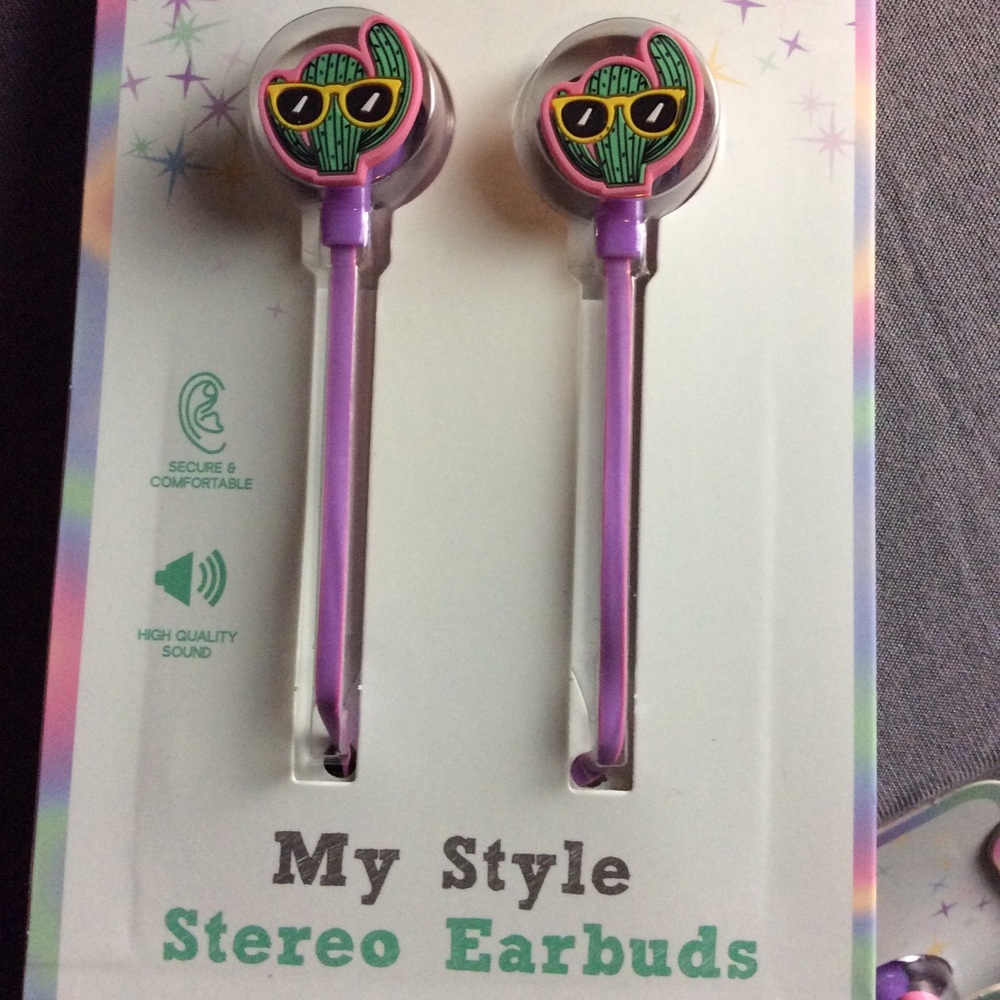 Cactus in shades earbuds